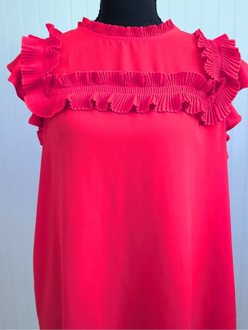 Rose + Olive Red Ruffle Sleeveless Blouse Feminine Vibrant Size Large